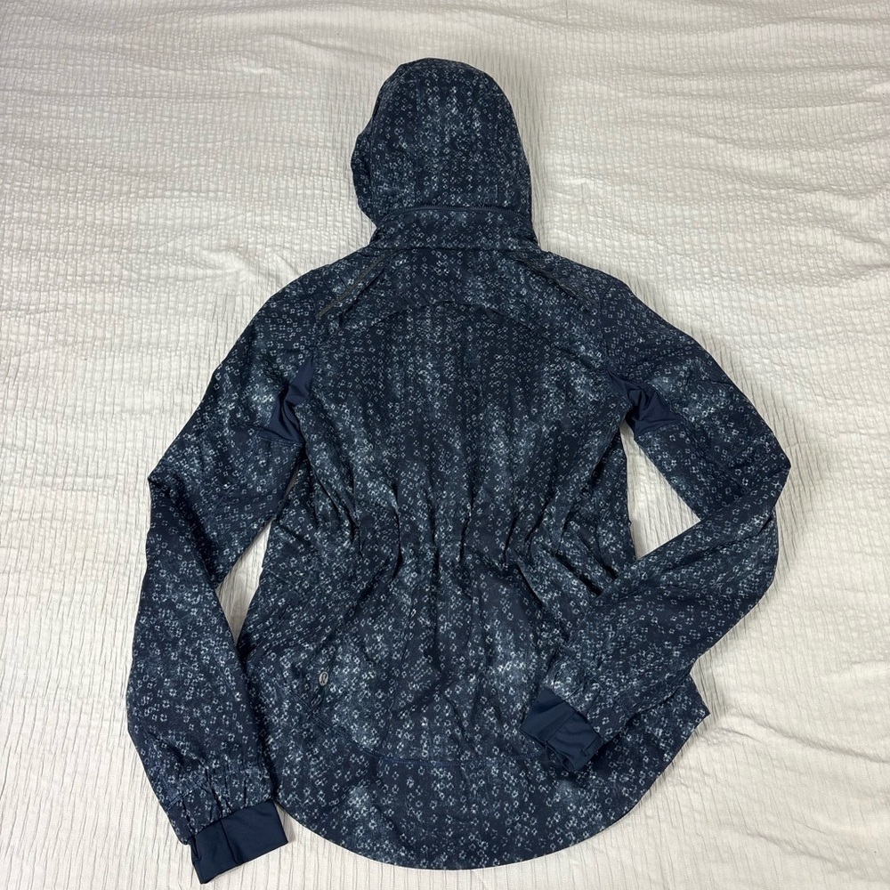 lululemon athletica Blue Patterned Utility Jacket - Picture 3 of 11